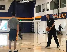 包含犹他爵士转会期完成体检，志在欧冠名次提升，引发热议，资深球员宣示担当的词条