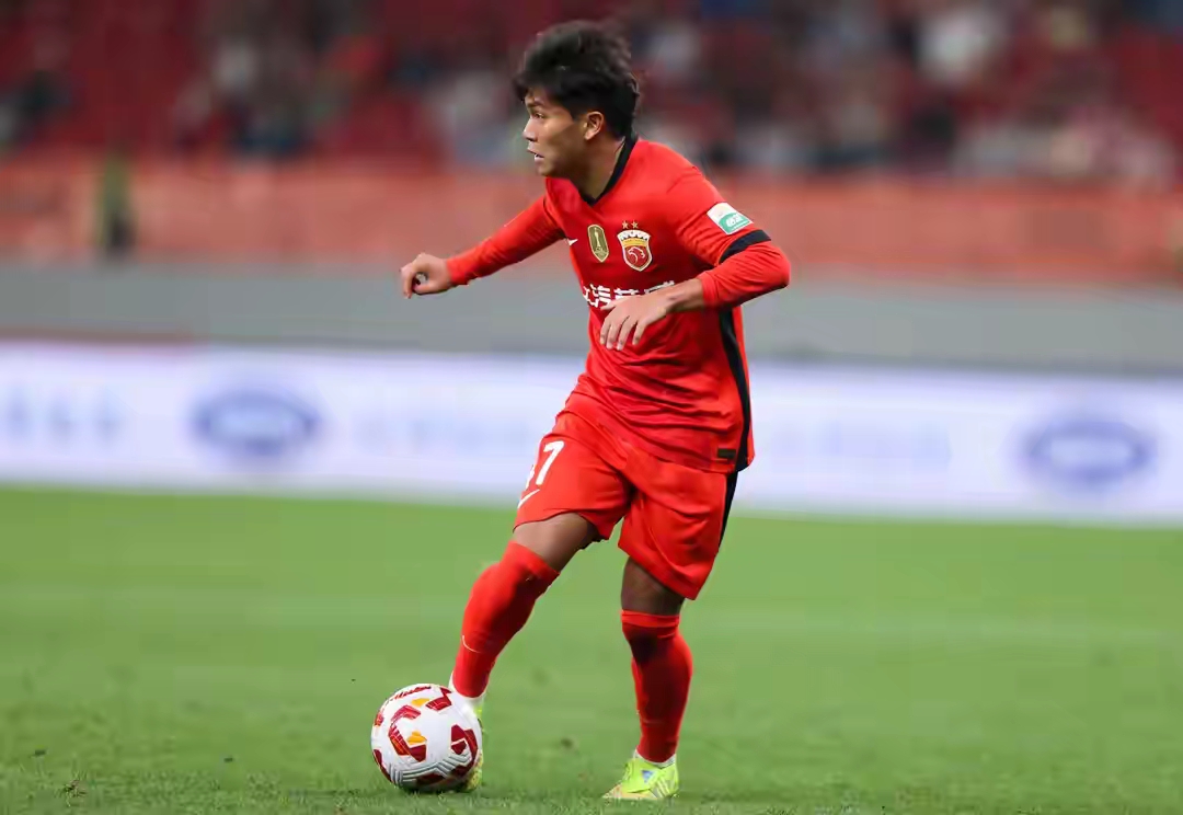 包含亚冠今夜走向成谜，马德里竞技止住颓势，压力陡增，临场指挥获称赞的词条